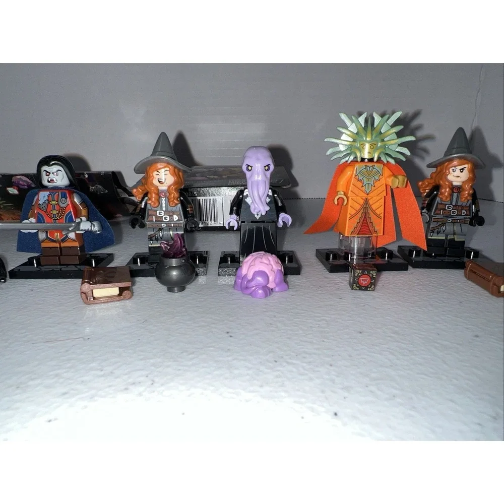 LEGO Dungeons and Dragons Minifigures Lot Of 5 Plus Accessories
